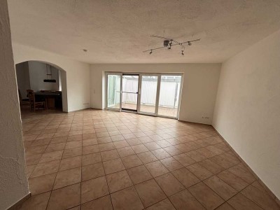 Geräumige 6-Zimmer-Erdgeschosswohnung mit Terrasse und Wintergarten in Weißenhorn-Grafertshofen