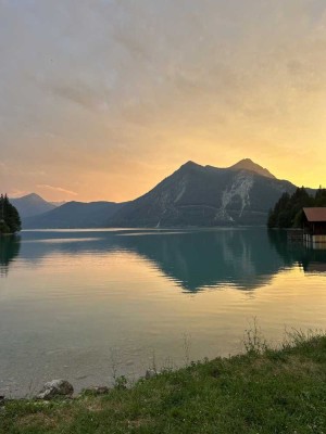 Erstbezug nach Sanierung: Charmante 3-Zimmer-Wohnung mit Balkon in Jachenau