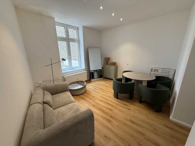 Design trifft Altbaucharme: Voll möblierte 2-Zimmer-Wohnung im Herzen Frankfurts