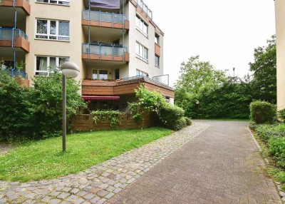 Schöne 3-Zimmer-Erdgeschosswohnung am Brüser Berg, mit grüner Terrasse und TG