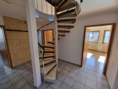 Großzügige 4-Zimmer-Maisonettewohnung mit Loggia und Garage