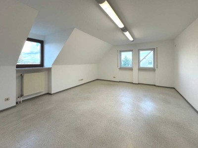 Helle 4-Zimmer-Wohnung nahe Krankenhaus