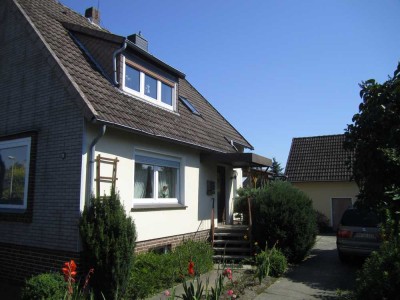 Modernisierte 3-Zimmer-Erdgeschosswohnung mit Terrasse, Kellerbüro und Einbauküche in Garbsen