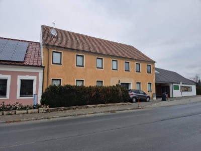 AUSBAUFÄHIGES WOHNHAUS IN HERRLICHER RUHELAGE MIT HALLE UND GROSSEM BAULAND-AGRARGEBIET GRUNDSTÜCK