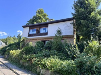 Sanierungsbedürftiges Einfamilienhaus (ca. 150 m2) in Aussichtslage von Lauf
