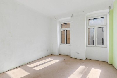 Sanierungsbedürftige Altbauwohnung inklusive Balkon