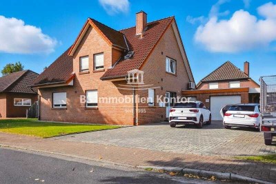 Kapitalanleger aufgepasst! Vermietetes, gepfl. Zweifamilienhaus mit Garage, Carport, Gartenanlage un