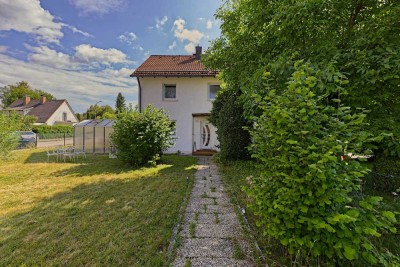 Charmante Doppelhaushälfte in ruhiger Lage von Geretsried -Viel Potential auf großzügigem Grundstück