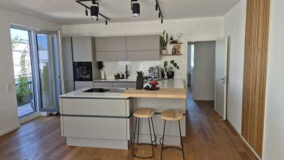 Exklusive 4-Zimmer Wohnung, auf Wunsch teilmöbliert, gehobene Ausstattung, große Dachterrasse