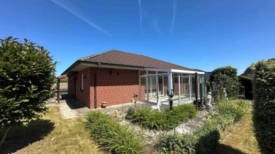 Gepflegter Bungalow mit Wintergarten und Carport