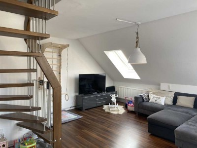 Stilvolle, neuwertige 3-Zimmer-Maisonette-Wohnung mit Balkon und EBK in Landshut