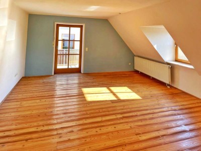 Helle 3 Zimmer-Maisonette-Wohnung mit Balkon und Einbauküche in Markt Indersdorf/Langenpettenbach