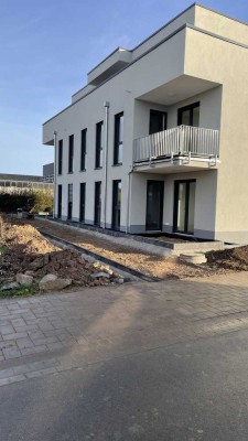 Hochwertige Neubauwohnung mit offener Küche , 2 Zimmern und Balkon