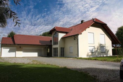 Großzügiges Einfamilienhaus mit Wintergarten, PV-Anlage und großem Garten – Top-Zustand, ruhige Lage