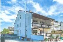 2,5 Zimmerwohnung in 3 Familienhaus mit Terrasse, Gartenanteil und Stellplatz