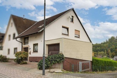 Solides Einfamilienhaus als Doppelhaus mit Garage in sehr schöner zentraler Wohn- und Aussichtslage