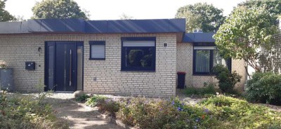 Von privat 5-Zi stufenloser Bungalow Haus 162 m2 am Stadtpark, Norderstedt mit Garten, Kamin, Garage
