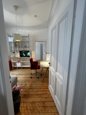 Voll Möblierte 2-Zimmer Altbauwohnung mit besonderem Flair in Nippes