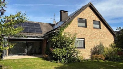 Freistehendes Einfamilienhaus mit Photovoltaikanlage und Speicher, in Rosendahl