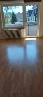 Sonnige Singlewohnung mit Balkon in Mittelmeiderich