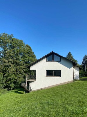Renovierungsbedürftiges Einfamilienhaus mit Einliegerwohnung und Baugrundstück auf dem Scheidterberg