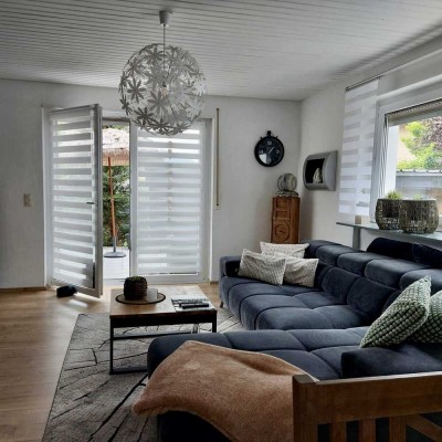 Stilvolle, gepflegte 3-Raum-Hochparterre-Wohnung mit geh. Innenausstattung mit Balkon