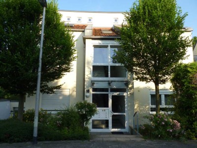 Geräumige 2,5-Zimmer-Nichtraucher-Wohnung mit Tiefgaragenstellplatz in Mainz-Oberstadt