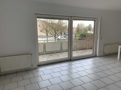 Gepflegte und helle 3-Zimmer-Wohnung mit gr. Balkon in ruhiger Lage,  zentrumsnah