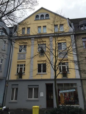 !! GEWERBEIMMOBILIE!!
Zentral gelegenes Altbaubüro mit Entwicklungspotenzial
