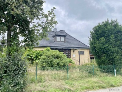 Grundstück mit Altbestand der vielen Möglichkeiten!