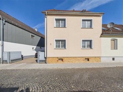 Familienfreundlich und perfekt durchdacht! DHH in beliebter Wohnlage von Erbstadt