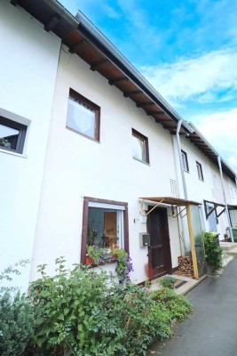 Achtung! Solide Kapitalanlage oder günstiges Reihenhaus mit Terrasse, Balkon und Garage