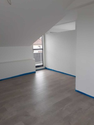 Helle 2-Zimmer-Dachgeschosswohnung mit eigenem Außenzugang in Rutesheim-Perouse