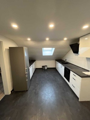 Attika-Wohnung mit 3 Zimmern, 63m² in Bensheim, voll renoviert