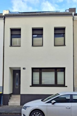 Bieterverfahren! zentrales Wohnjuwel: kernsaniertes Reihenhaus mit Solar, Kamin & Klima