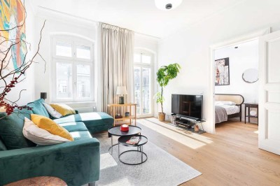 Scheunenviertel, Mitte: Sanierte 2 Zimmer Altbauwohnung mit West-Balkon, Aufzug, hochwertige EBK
