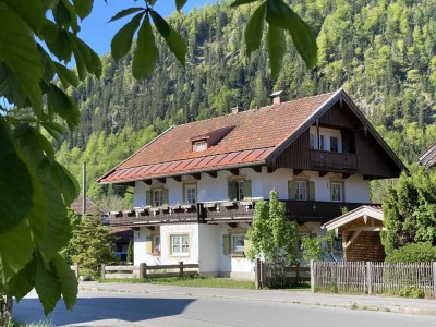 BAYRISCHZELL - Charmantes Gästehaus mit 4 Ferienwohnungen plus einem Bungalow