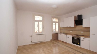 *CITY CENTER LIVING*
Newly Renovated 107 m², 4-room. Apartment, plus GARAGE