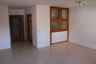 gepflegte / renovierte 3 Zimmer Wohnung circa 65qm ab sofort zu vermieten