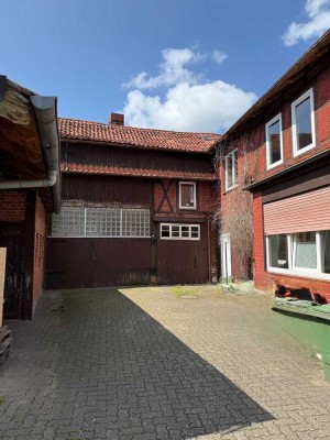 Viel Platz & großes Potenzial: Einfamilienhaus mit Halle und großem Grundstück in Söhlde