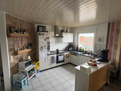 Freundliche und modernisierte 3-Zimmer-Maisonette-Wohnung mit Balkon in Titz