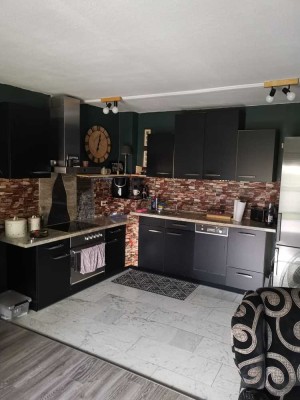 Aldenhoven-Schleiden 
3 Zimmer KDBB, 
In 6 Familienhaus