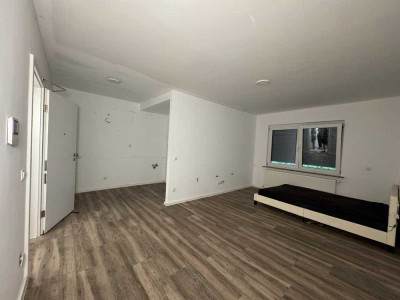 Frisch saniert & bezugsfertig: 1-Zi.-Apartment mit ebener Dusche & Rollläden (28-408)