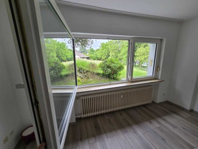 Freundliche und gepflegte 2-Raum-Erdgeschosswohnung mit Balkon in Ratingen