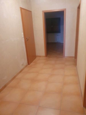 Helle 5-Zimmer Wohnung mit Balkon und Garage in Niddatal