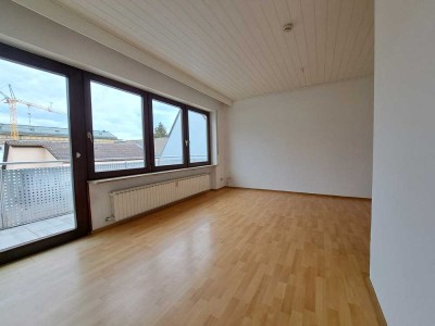 Hereinspaziert in 2 Zimmer mit Balkon, zentrumsnah