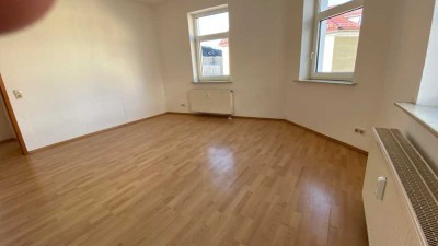 Werdau-Zentrum, 3-Zi.-Whg., großes Wohnzimmer, kleines Kinderzimmer