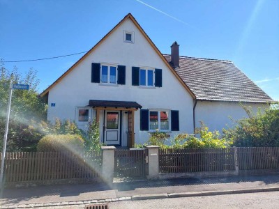 Charmante Zweifamilienhaus mit großem eingewachsenen Garten