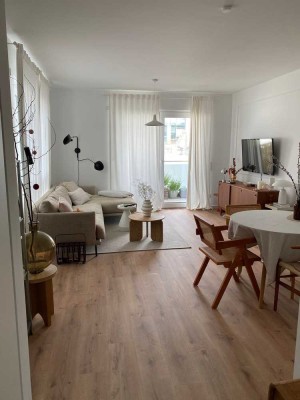 Neuwertige 2-Raum-Wohnung mit Balkon , Einbauküche und Aufzug in Heinsberg Zentrum