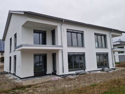 Erstbezug! Tolle 3-Zimmer-Wohnung mit Balkon/Terasse EK und Stellplätzen in Berkheim-Bonlanden